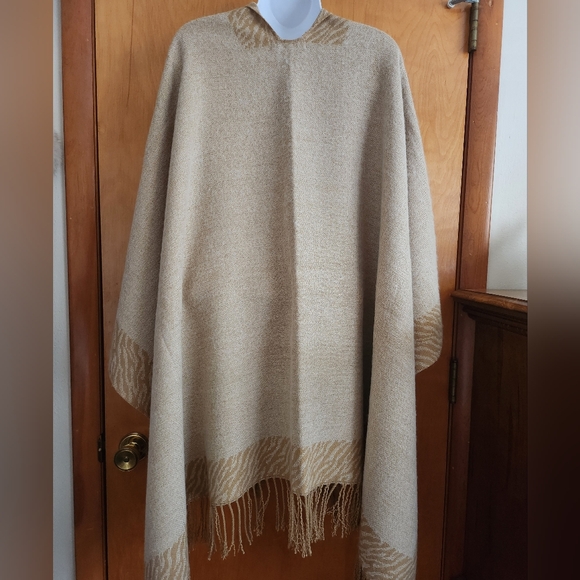 29 Palms Poncho Open Front - Picture 3 of 10